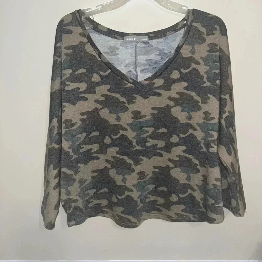 Tresics camaflague crop top sz lg